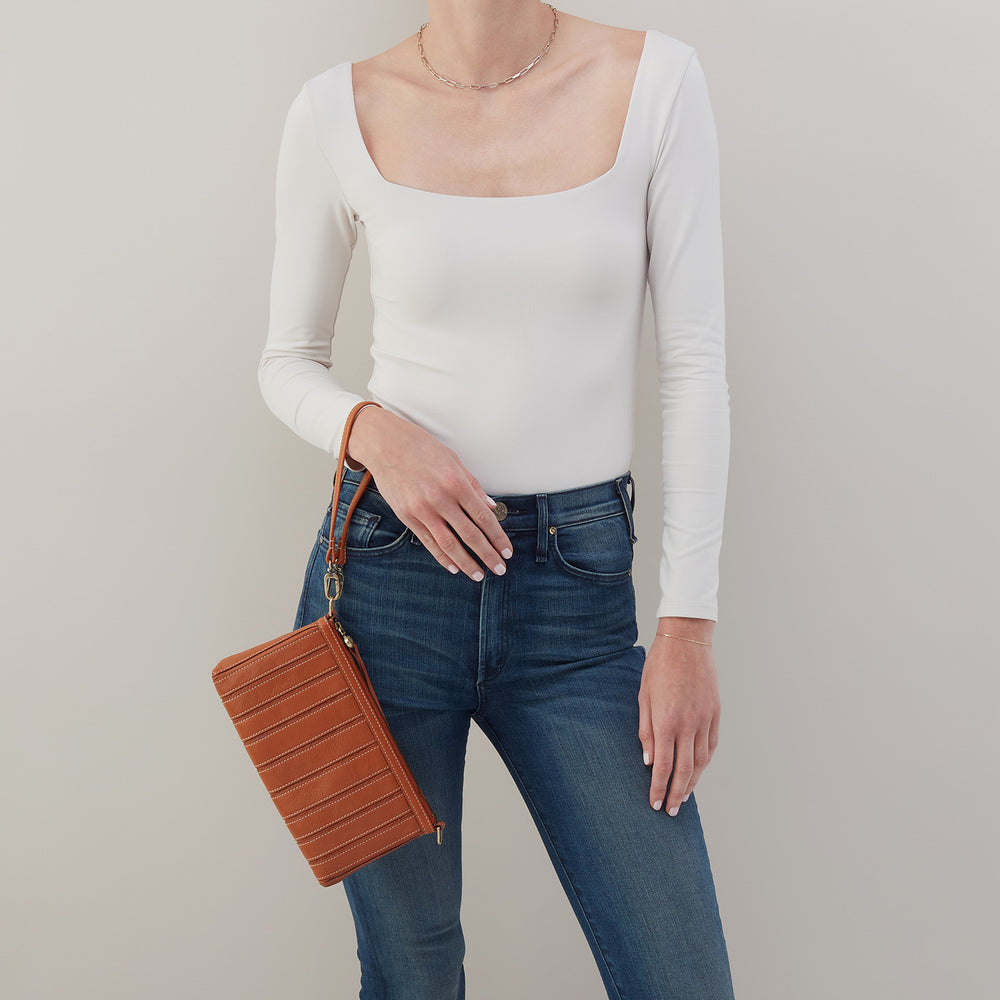 Darcy Crossbody In Smooth Leather - Burnished Caramel