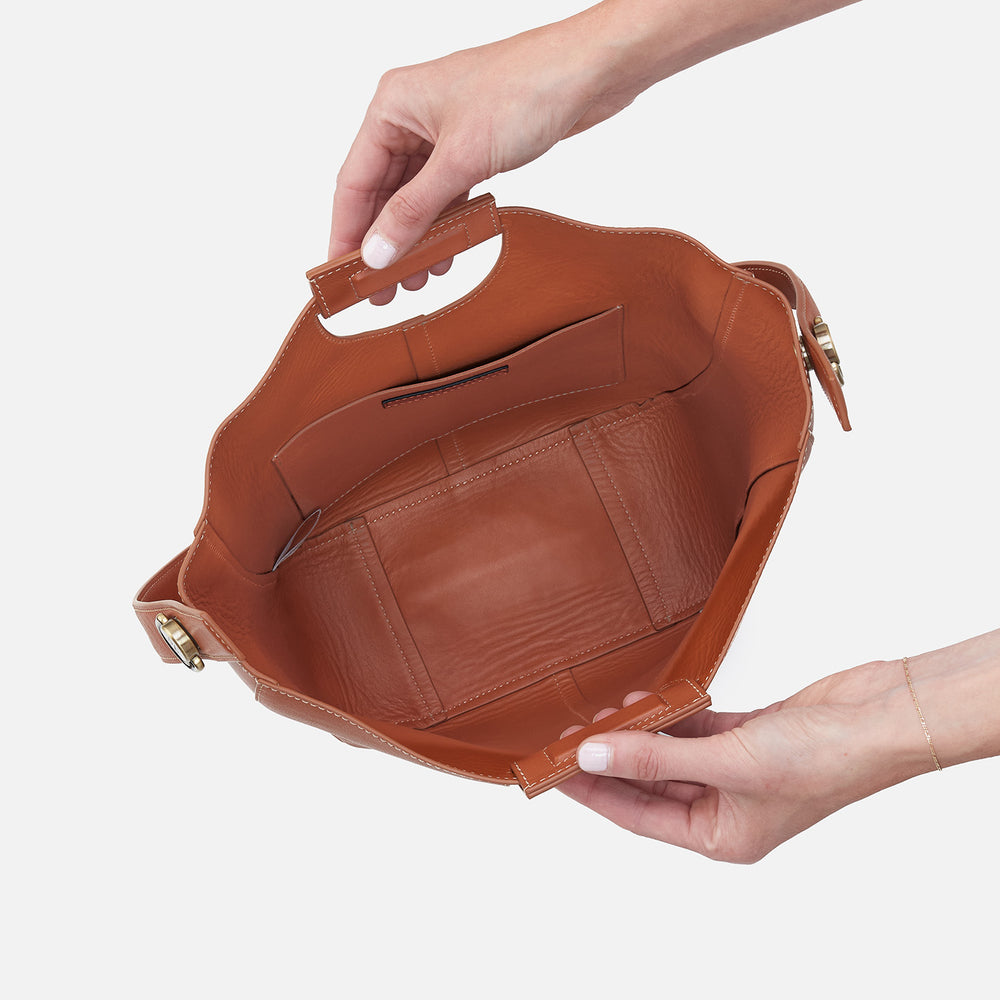 Camden Shoulder Bag In Smooth Leather - Burnished Caramel