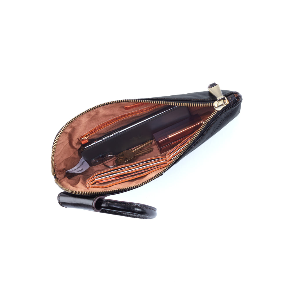 Sable Wristlet in Buffed Leather - Irish Creme