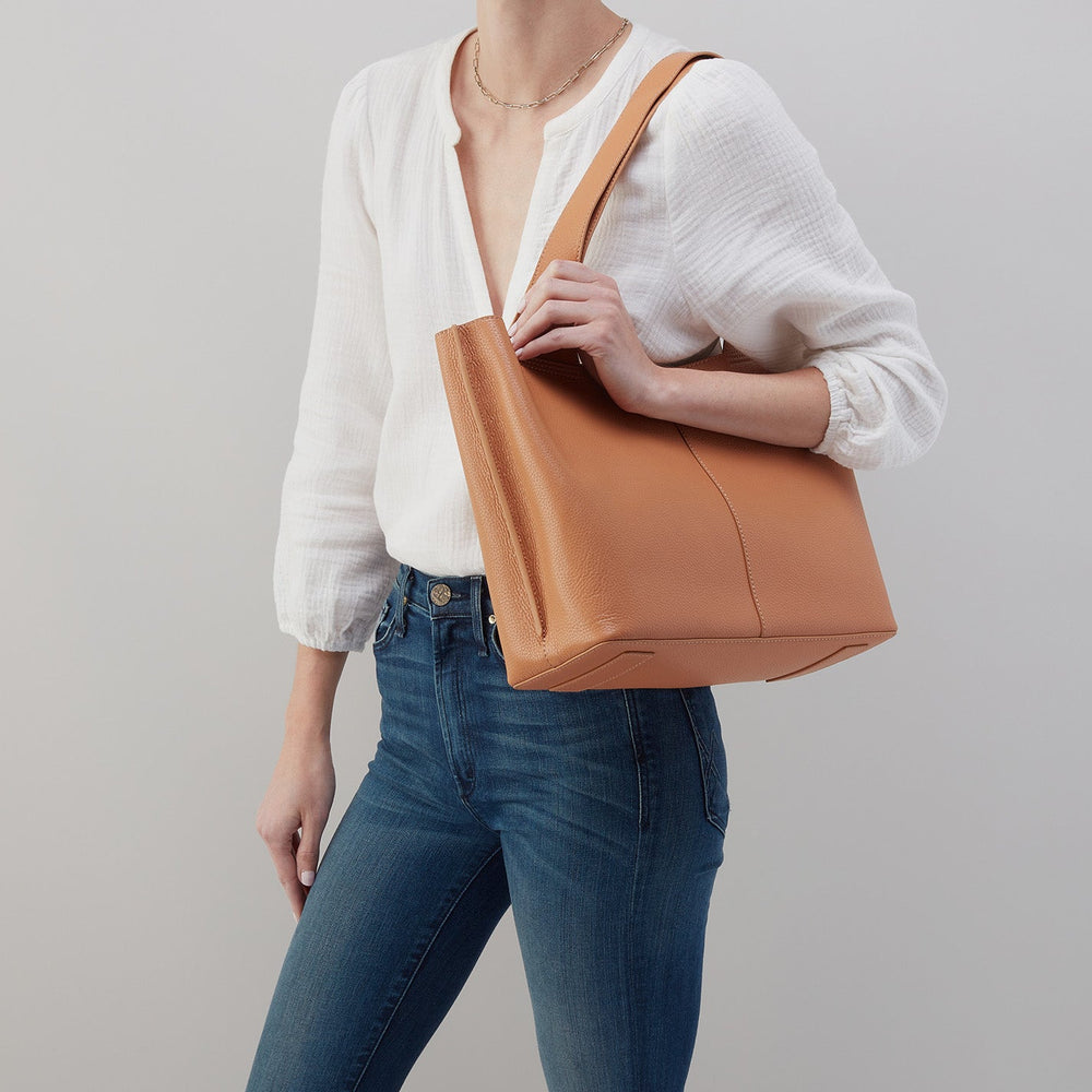 Vida Tote In Micro Pebbled Leather - Biscuit