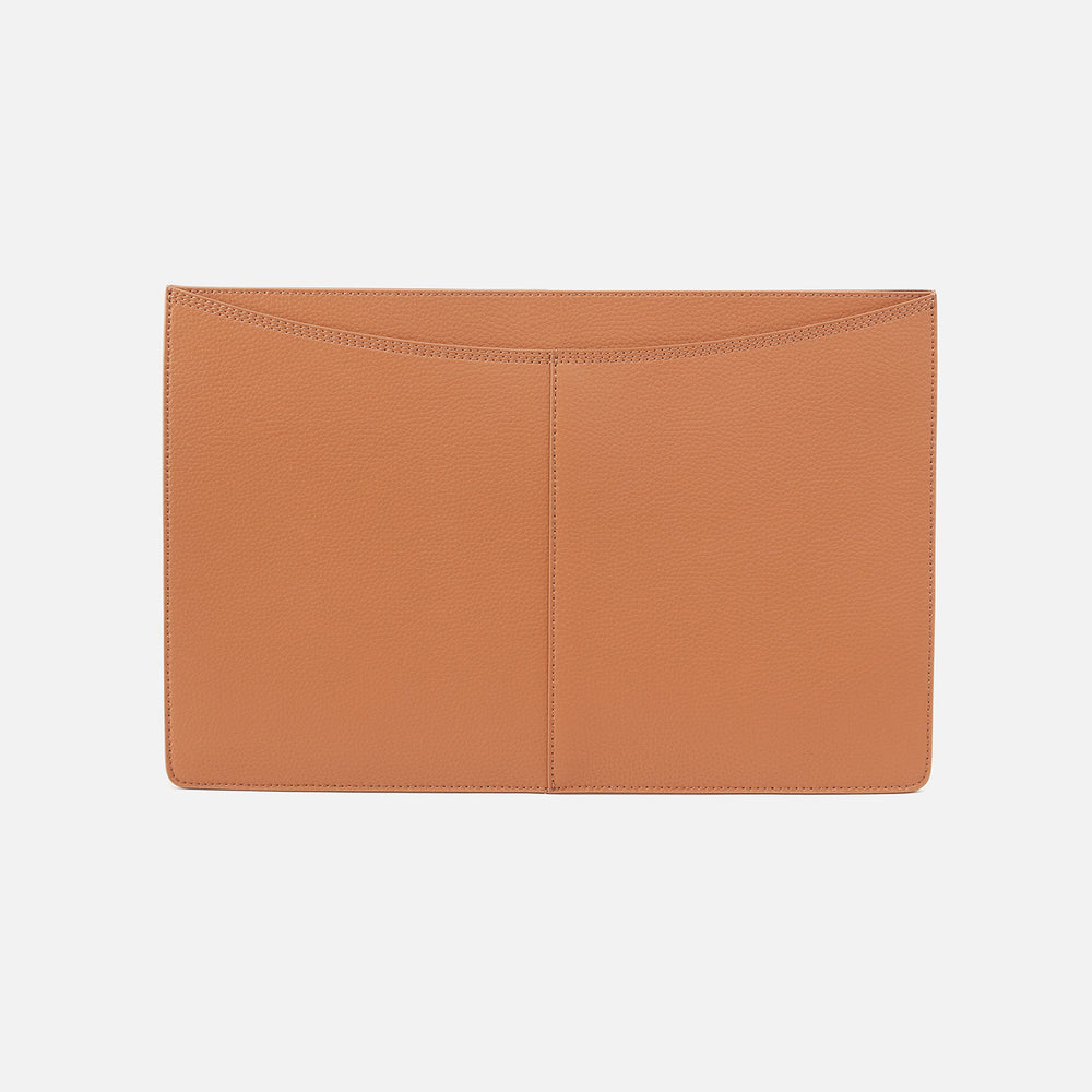 Vida Large Laptop Sleeve In Micro Pebbled Leather - Biscuit