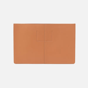 Vida Large Laptop Sleeve In Micro Pebbled Leather - Biscuit