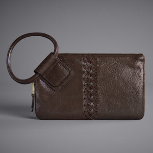 Sable Wristlet In Metallic Leather - Coffee Galaxy