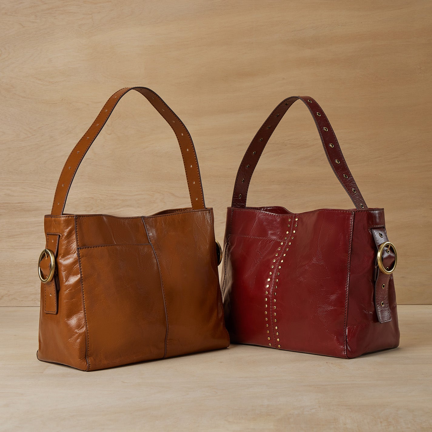 Render Shoulder Bag in Polished Leather With Studs - Henna - HOBO