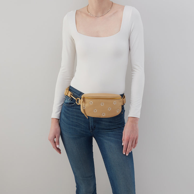 Fern Belt Bag In Pebbled Leather - Buttercup