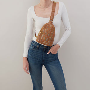 Fern Sling In Pebbled Leather - Warm Honey