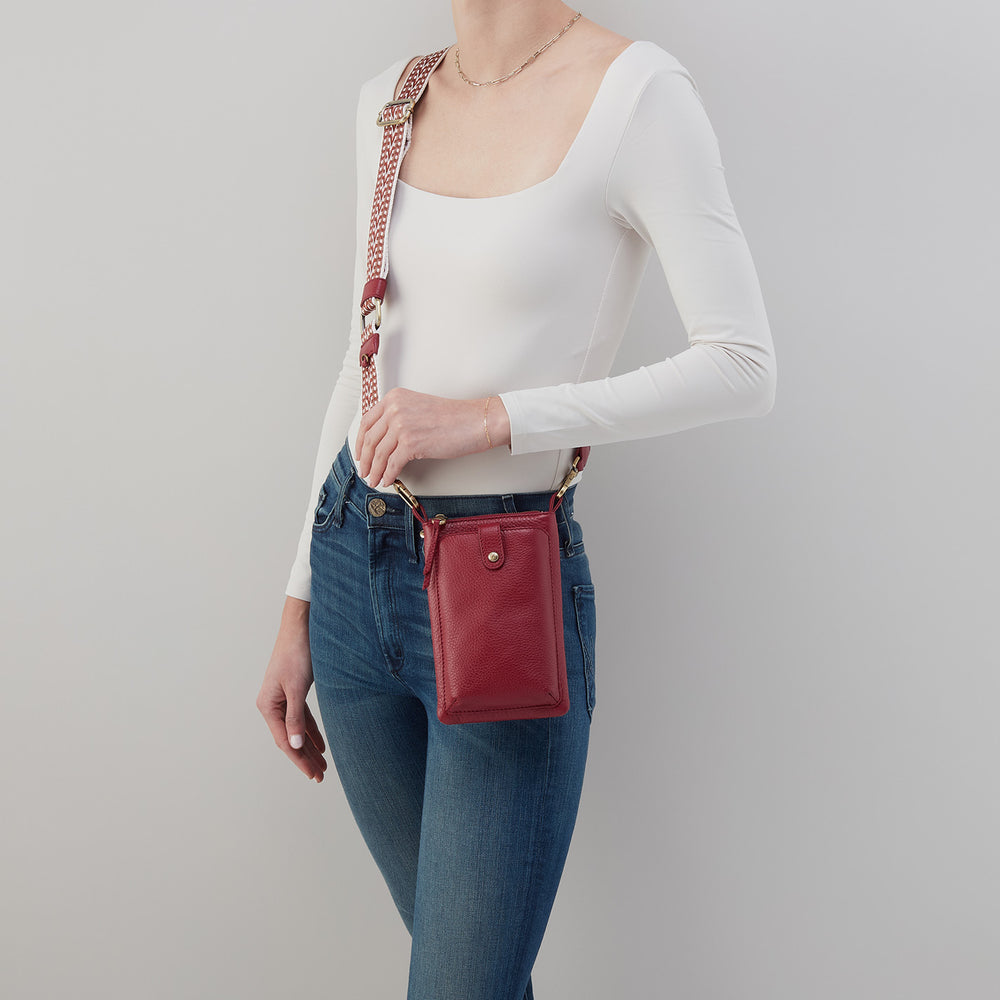 Cass Phone Crossbody In Pebbled Leather - Wine