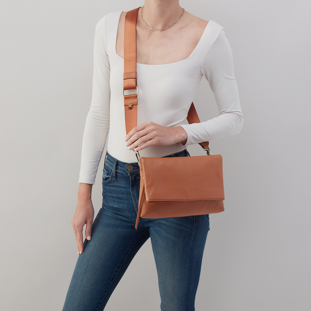 Grant Crossbody In Pebbled Leather - Butterscotch