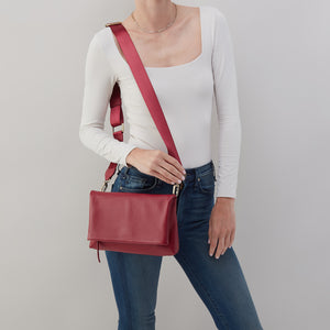 Grant Crossbody In Pebbled Leather - Wine