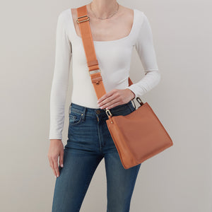 Cass Crossbody In Pebbled Leather - Butterscotch