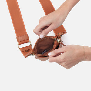 Cass Phone Crossbody In Pebbled Leather - Butterscotch