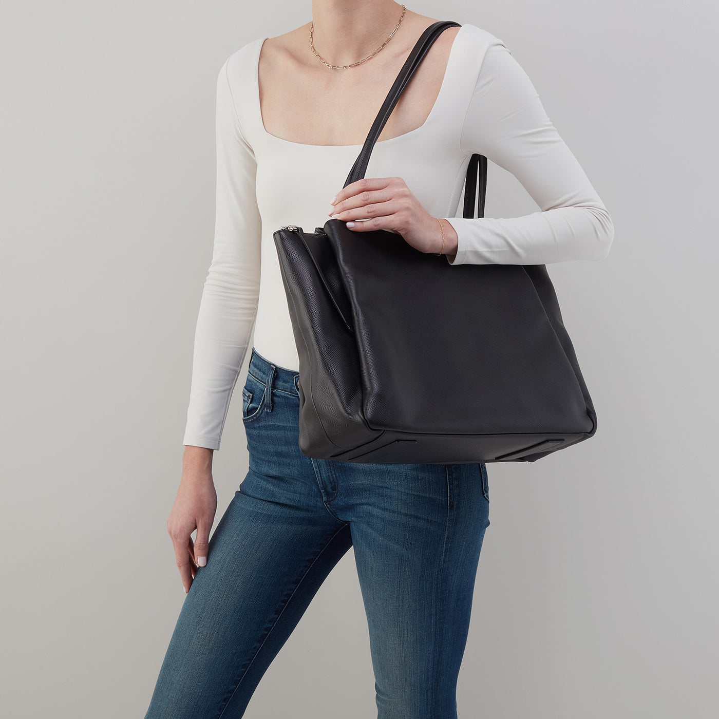 Essential Large Tote In Soft Saffiano Leather - Black