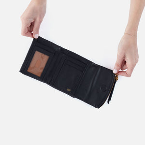 Fern Medium Trifold Wallet In Pebbled Leather - Black