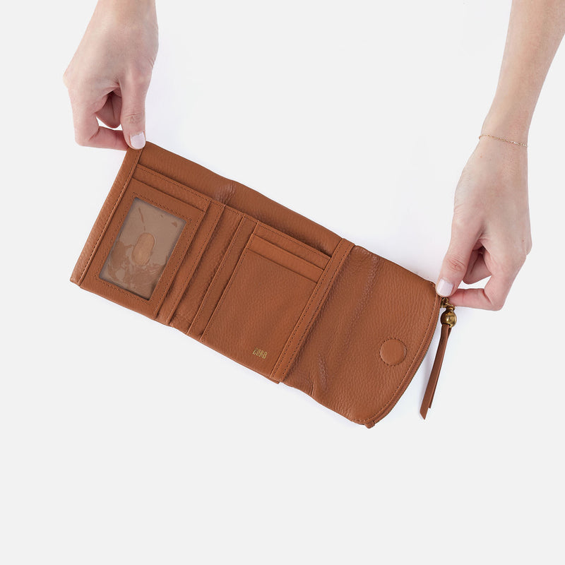 Fern Medium Trifold Wallet In Pebbled Leather - Warm Honey