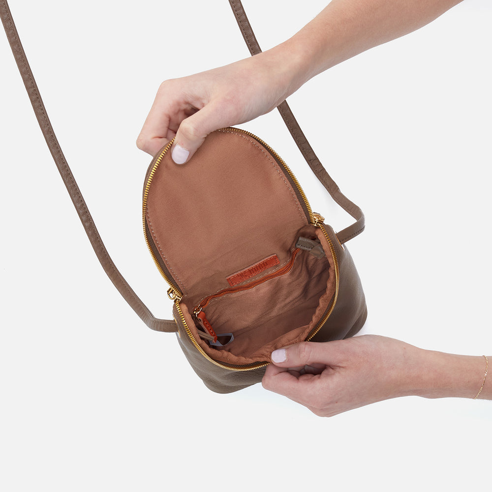 Fern Crossbody In Pebbled Leather - Dark Elm