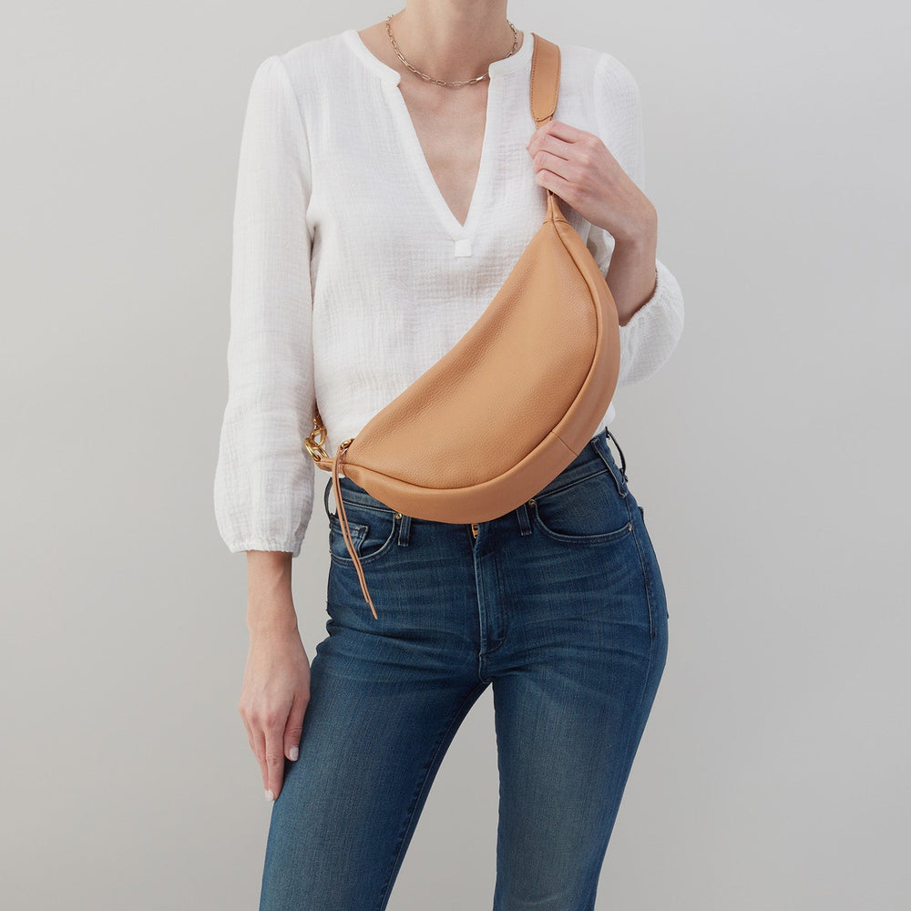 Knox Sling In Pebbled Leather - Sandstorm