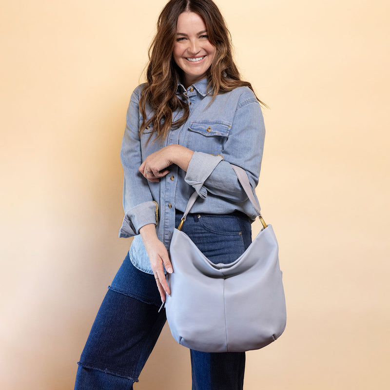 Harley Hobo In Pebbled Leather - Blue Pearl