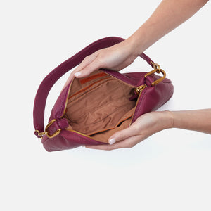 Advance Shoulder Bag In Pebbled Leather - Winter Orchid