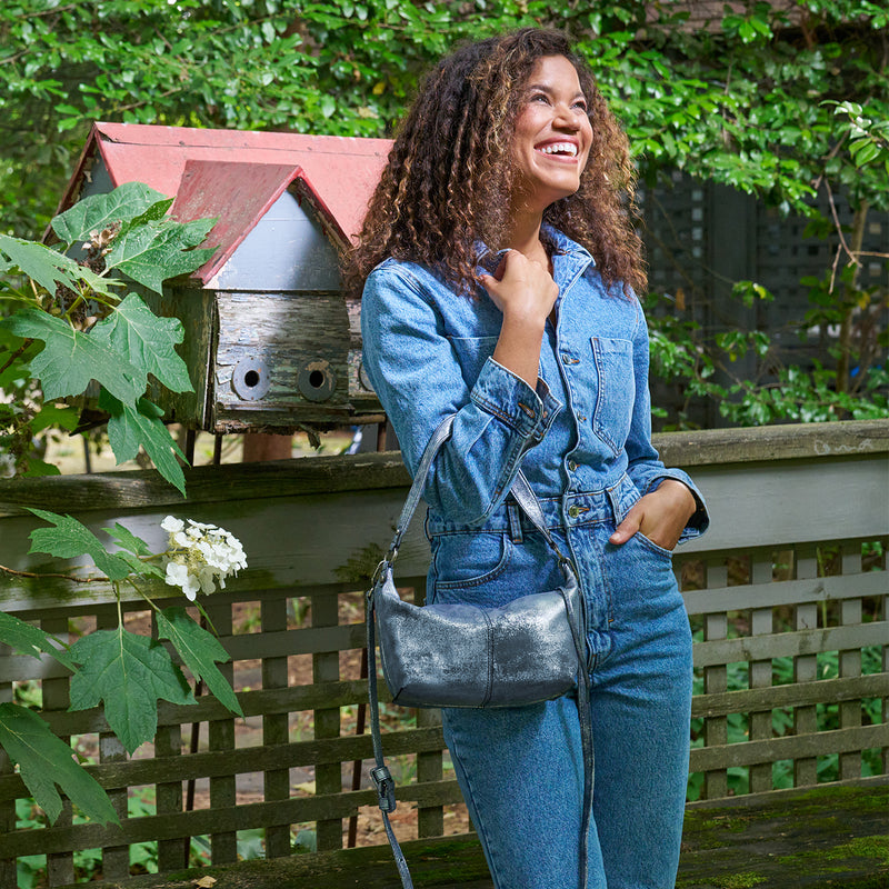 Laguna Crossbody In Metallic Leather - Blue Pewter