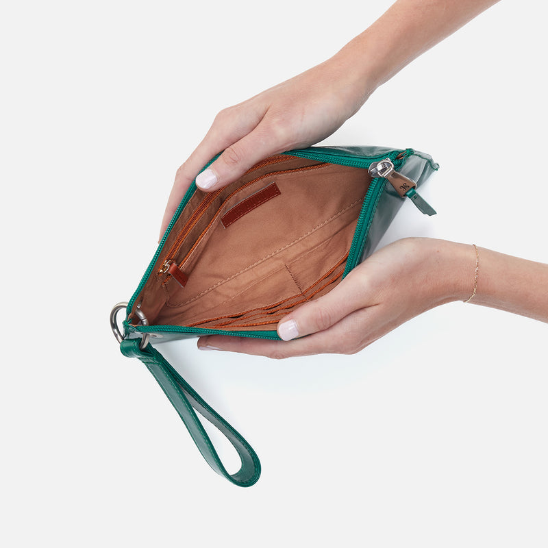 Vida Wristlet In Polished Leather - Alpine Green