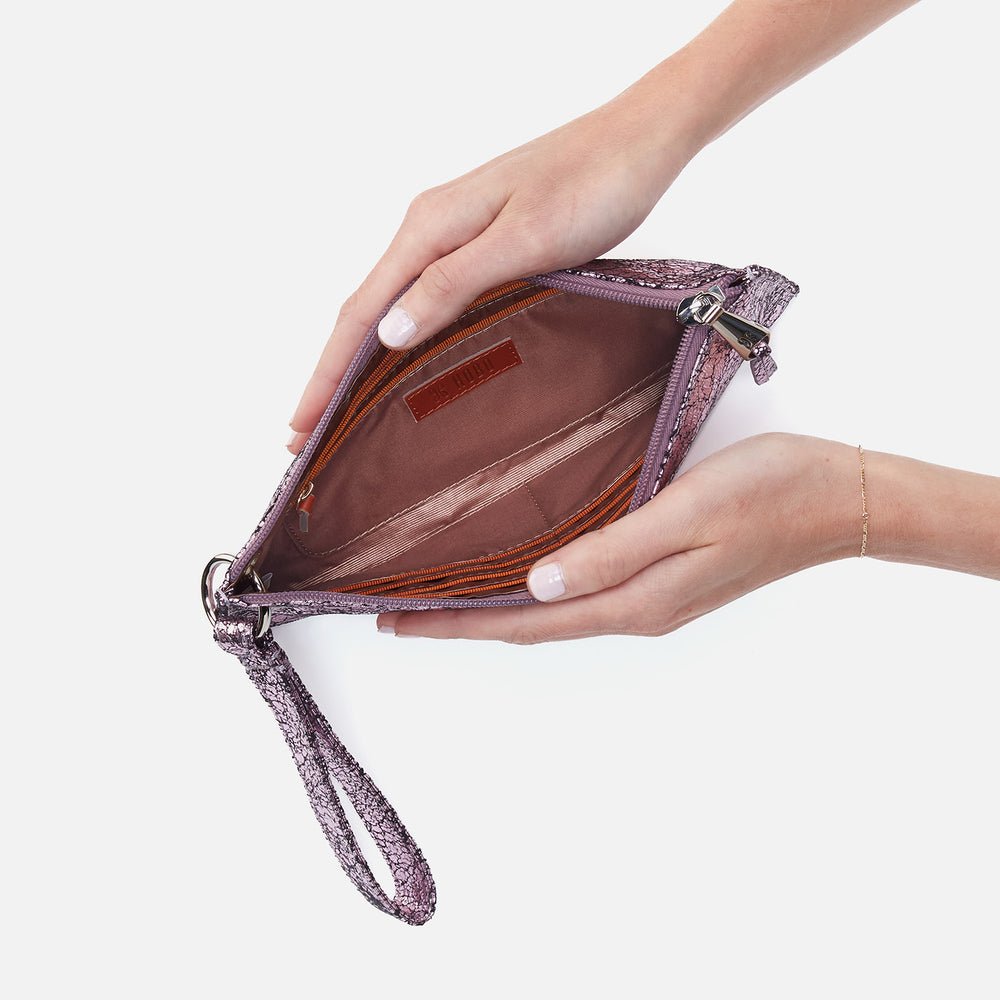 Vida Wristlet In Metallic Leather - Blush Crackle