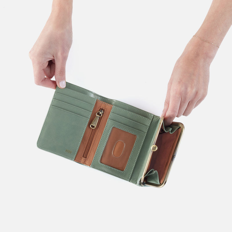 Robin Compact Wallet In Polished Leather - Jade