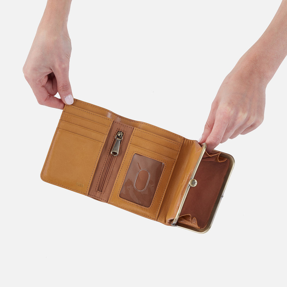 Robin Compact Wallet In Polished Leather - Natural