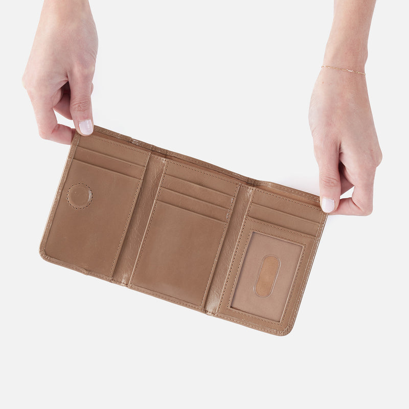 Jill Trifold Wallet In Polished Leather - Cashmere