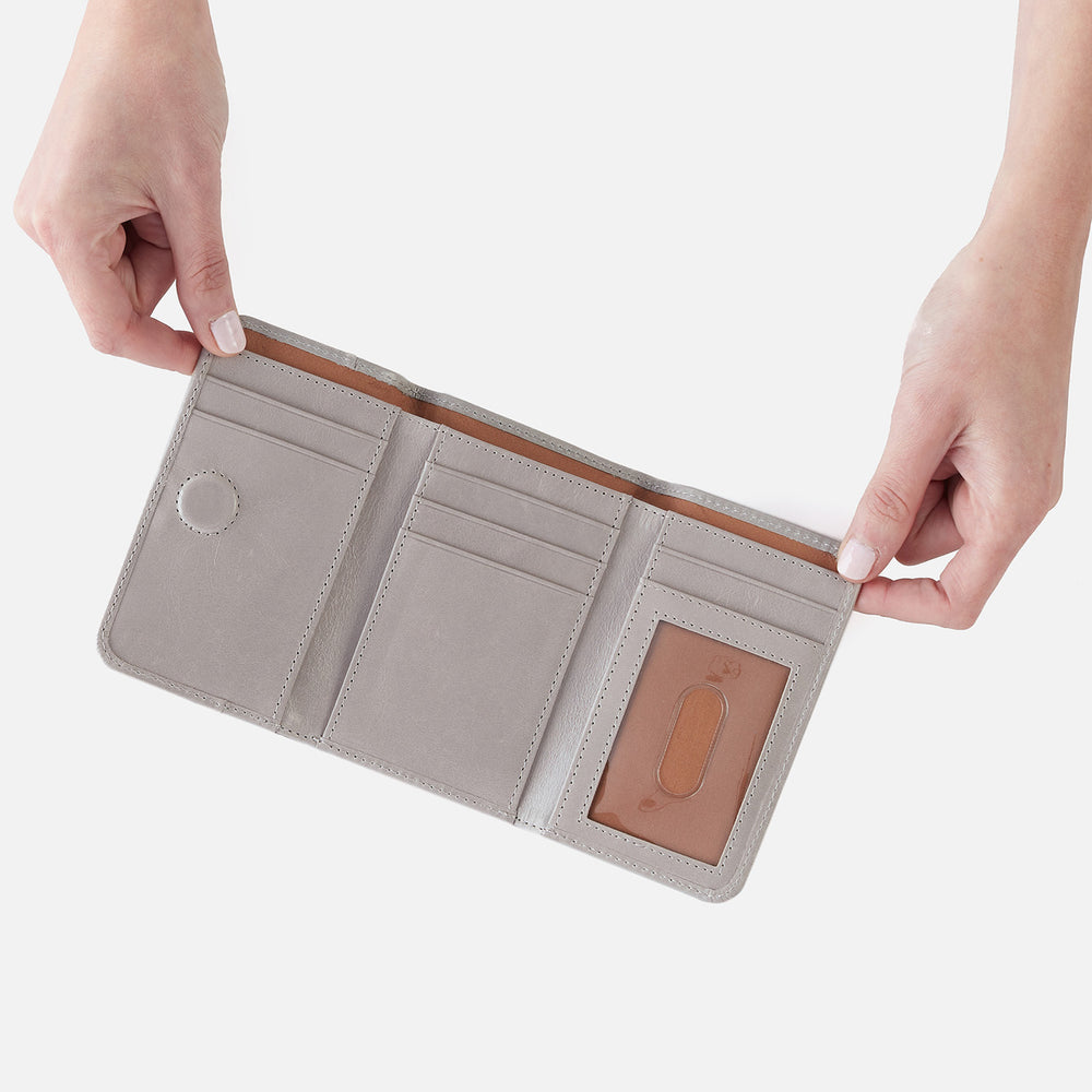 Jill Trifold Wallet In Polished Leather - Light Grey