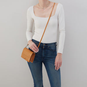 Jill Crossbody In Polished Leather - Natural