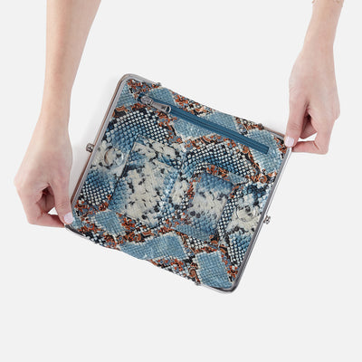 Lauren Clutch-Wallet In Printed Leather - Blue Tempest