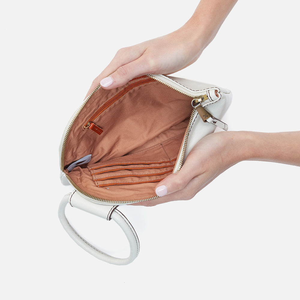 Sable Wristlet in Polished Leather - Latte