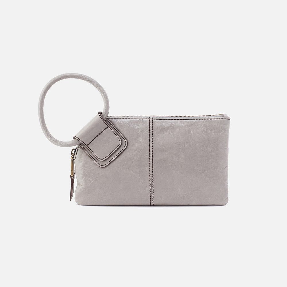 Sable Wristlet In Polished Leather - Light Grey