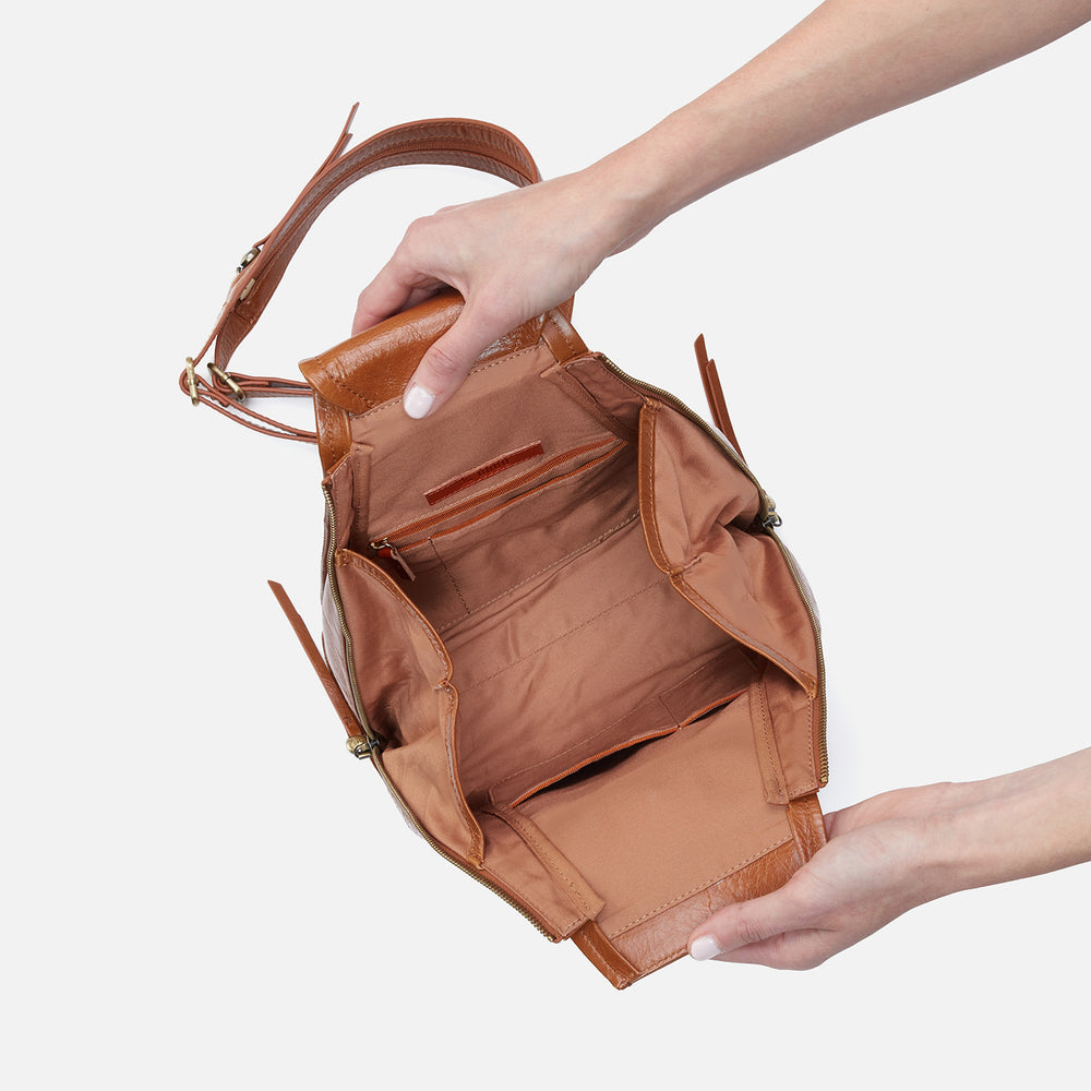 Betta Backpack in Polished Leather - Truffle