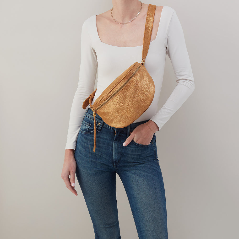 Juno Belt Bag In Metallic Leather - Gold Rush