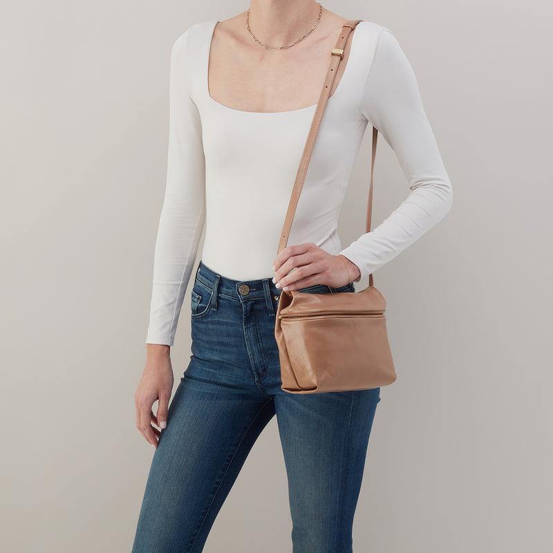 Logan Crossbody In Polished Leather - Cashmere