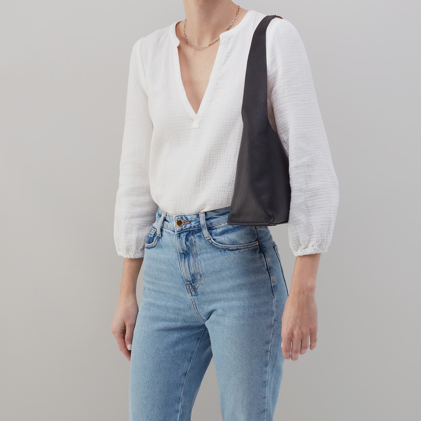 Joni Shoulder Bag in Veg Tanned Leather - Black