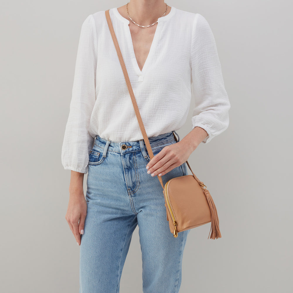 Nash Crossbody In Pebbled Leather - Sandstorm